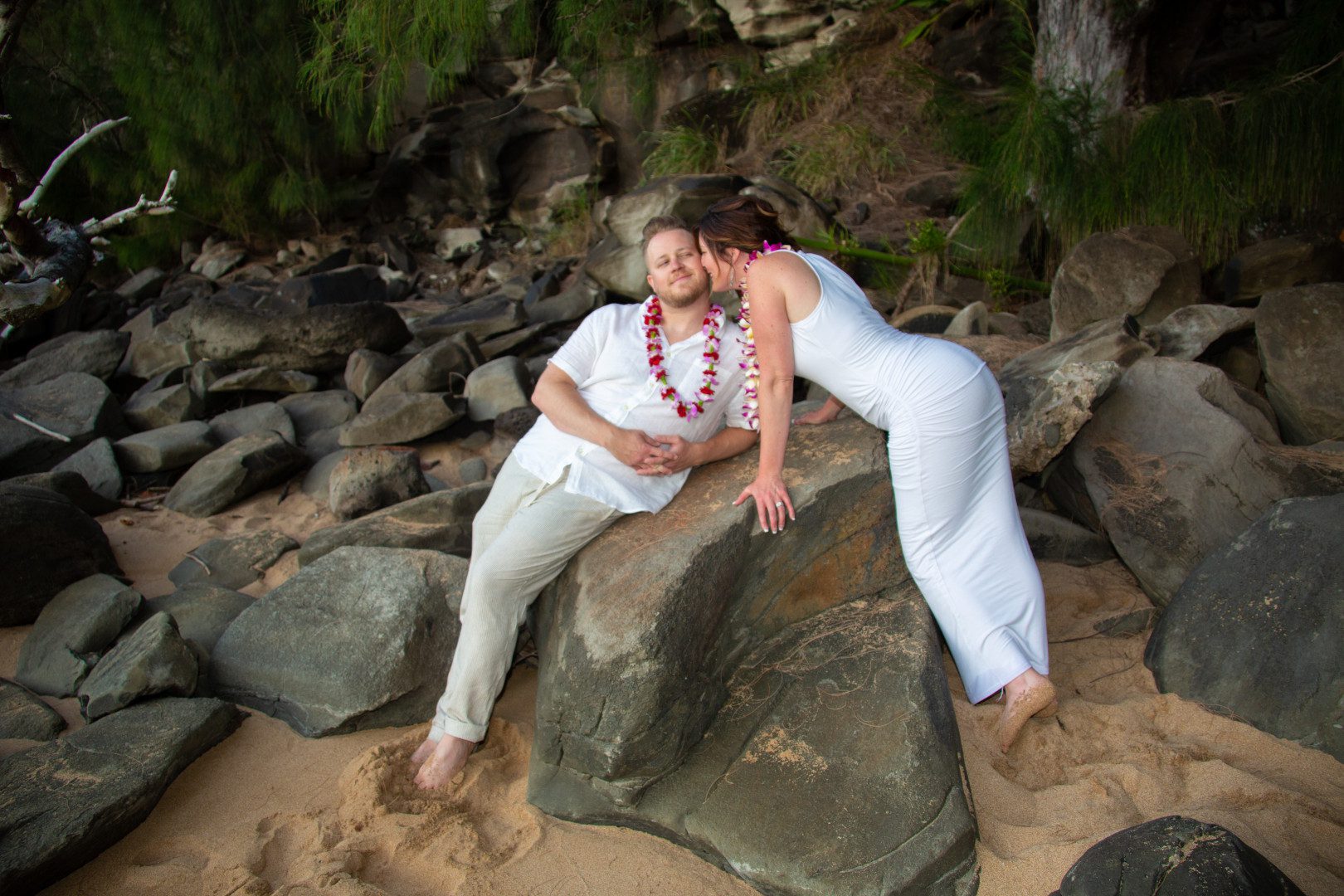 Photographs of a couple's wedding in Maui, Hawaii